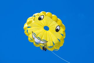 Dankeschön smiley am Himmel smiley Gleitschirm am blauen Himmel